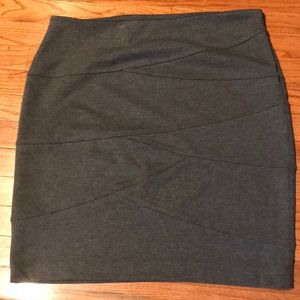 Adrienne Vittadini Gray Skirt Sz 14 Side Zip
